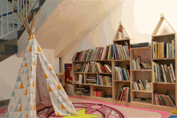 TOTSCAMP美式婴幼儿育乐中心